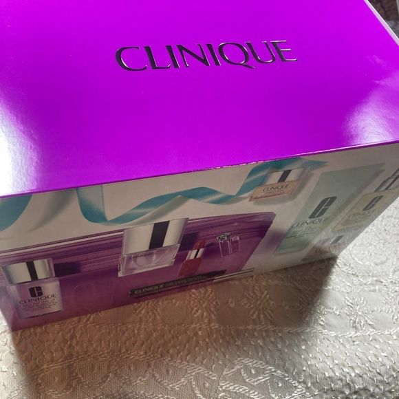Best of Clinique 8 Piece Set - Picture 4 of 5